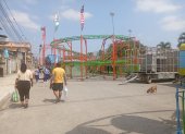 Hay calles que han sido cerradas al paso peatonal y vehicular debido a la instalación de juegos mecánicos, algo que los moradores cuestionan al Municipio de Playas.