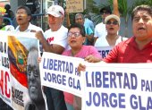 Los militantes de la Revolución Ciudadana (RC) acudieron a la Unidad Judicial de Santa Elena y esperaban que Glas llegara a la audiencia.