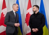 El primer ministro de Canadá, Mark Carney (i), junto al presidente de Ucrania, Volodímir Zelenski.