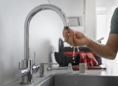 La interrupción del servicio de agua potable tomó por sorpresa a residentes de Urdesa y Lomas de Urdesa.