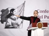 La presidenta de México, Claudia Sheinbaum, participa en una rueda de prensa este martes, en el Palacio Nacional, en Ciudad de México (México).