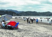 Playas de Esmeraldas reciben a cientos de turistas por el feriado de Año Nuevo.