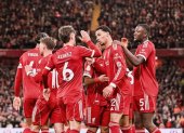 Liverpool pugna por continuar en los primero puestos de la Premier League.