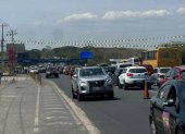 Largas filas de vehículos se formaron este 2 de enero en vía a la costa, con los ciudadanos intentando viajar a las playas.