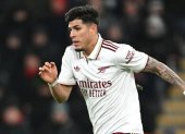 Hincapié no rota, sostiene: el ecuatoriano que eleva al Arsenal.