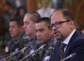 John Reimberg, ministro del Interior, supervisa operativos de seguridad contra el crimen organizado.