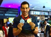 Esteban Enderica con algunas de las medallas que ganó en los Juegos Bolivarianos, que fueron el cierre perfecto de una positiva temporada 2025.