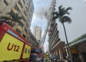 Incendio en edificio del centro de Guayaquil moviliza siete unidades de Bomberos.