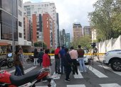 La calle Finlandia fue cerrada temporalmente para permitir las investigaciones tras el asesinato del guardia de seguridad.