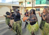 Tradición. Decenas de estudiantes participaron del desfile.