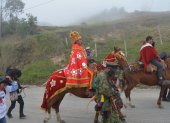 Desfile. Los Reyes Magos recorren Simiatug acompañados por bandas de pueblo y comunidades.
