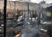 Los atacantes primero dispararon contra la familia y luego incendiaron la casa.