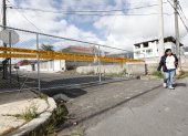 Las vallas se colocaron en la Sebastiano Serlio, De Las Violetas, De Las Azaleas y en la Valdivia por motivos de seguridad, según los vecinos.