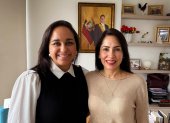 Gabriela Rivadeneira junto a la actual presidenta de Revolución Ciudadana, Luisa González.