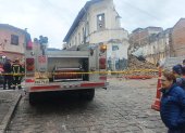 El colapso de una vivienda en el sector La Tola, en el centro de Quito, dejó cuatro personas rescatadas.