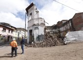 El Centro de Operaciones de Emergencia Metropolitano se activó tras el derrumbe de la casa patrimonial en La Tola.
