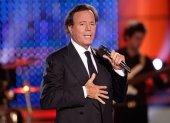 Julio Iglesias tiene 82 años.