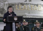El presidente de Colombia, Gustavo Petro, habla en una ceremonia de ascensos militares este lunes, en Bogotá (Colombia).