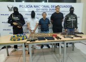 Un operativo policial ejecutado en el sector de Plaza Lagos terminó con la aprehensión de tres personas y la incautación de un arsenal de armas y municiones.