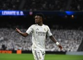 El futbolista del Real Madrid Vinicius Jr. protesta durante el partido de Liga que el Real Madrid y el Levante.