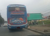 Los buses interprovinciales e intercantonales ya no pueden recoger ni dejar pasajeros en los pasos peatonales de la vía a la costa.