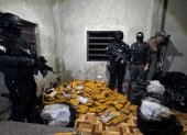 Un operativo policial evitó introducir 300 paquetes de droga en contenedores destinados a puertos internacionales.