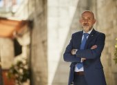 Ribadeneira es Ingeniero Comercial por la Universidad Católica del Ecuador y posee un MBA por la Universidad de Portland, Estados Unidos.