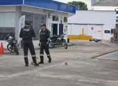 En esta gasolinera ocurrieron dos crímenes, con diferencia de siete horas. La Policía investiga si el segundo fue represalia por la muerte de un delincuente en una balacera.