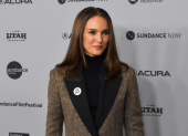 Natalie Portman alza la voz en Sundance contra ICE, acusándolo de prácticas abusivas y totalitarias.
