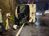 Un volcamiento de un bus interprovincial y otro accidente de tránsito se registraron en la av. Simón Bolívar, este 27 de enero de 2026.