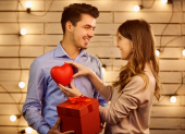 En San Valentín las personas consumen más perfumes, flores y experiencias gastronómicas.