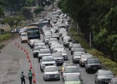 El tránsito en vía a la costa suele estar colapsado.