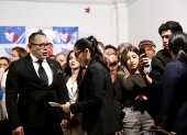 Luisa González dio una rueda de prensa después del allanamiento, en donde estuvo acompañada de sus compañeros de partido.