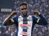 Eryc Castillo se ha mantenido entrenando con Alianza Lima, mientras se resuelve el caso.