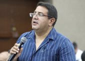 El exasambleísta del correísmo, Santiago Díaz, fue llevado a la Fiscalía, dos días después de los allanamientos por el caso Caja Chica.