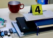 La Fiscalía se incautó celulares, pasaportes, memorias USB, documentos, durante los allanamientos a las casas de Luisa González, Patricio Chávez y otros.