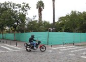 El parque central de Tumbaco permanece cerrado mientras avanzan los trabajos de mantenimiento integral.