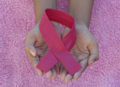 Lazo representativo del cáncer de mama, el más común a nivel nacional