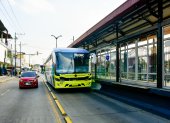 La troncal 4, del sistema de transporte masivo Metrovía, conecta el suburbio de Guayaquil con el centro de la ciudad.