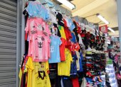 La venta de camisetas del Barcelona SC e Inter Miami lidera la demanda en la zona de la bahía de Guayaquil.