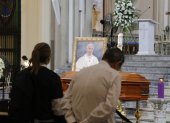 Fieles católicos llegaron a la Catedral Metropolitana de Guayaquil para decir adiós al pastor de los guayaquileños, el arzobispo emérito Antonio Arregui