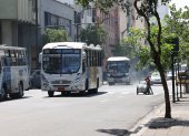 Uno de los temas que se cuestiona al transporte público es la contaminación de las unidades. El Municipio de Guayaquil alista una ordenanza para regular los pasajes.