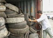 Llantas. Un total de 2.000 neumáticos desechados llegaron a Guayaquil.