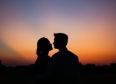 El día de San Valentín, muy a pesar de su contexto apegado con la teología, se ha convertido en una de las conmoraciones culturales más importantes para las parejas