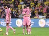 Lionel Messi y Rodrigo De Paul festejando el gol de La Pulga en el estadio Monumental.