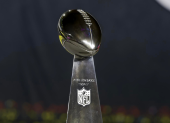 El trofeo que alzará el ganador del Super Bowl.