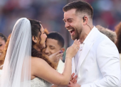 Aunque se desconocen los nombres de la pareja que contrajo matrimonio en el medio tiempo del Super Bowl 2026, ha trascendido que el enlace es legal.