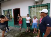 Angustia. Habitantes de la cooperativa Florida I, Guasmo Sur, desconocen si ellos serán o no expropiados de sus viviendas. Ellos piden que el MIT socialice el proyecto vial.