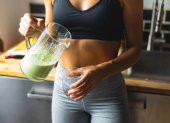 Especialistas advierten que las dietas detox y los planes restrictivos no eliminan toxinas ni reducen grasa de forma real, pero sí ralentizan el metabolismo, provocan efecto rebote y afectan la salud mental.