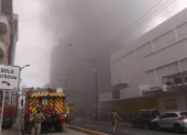 Un incendio en la Bahía causa cierre de vías.